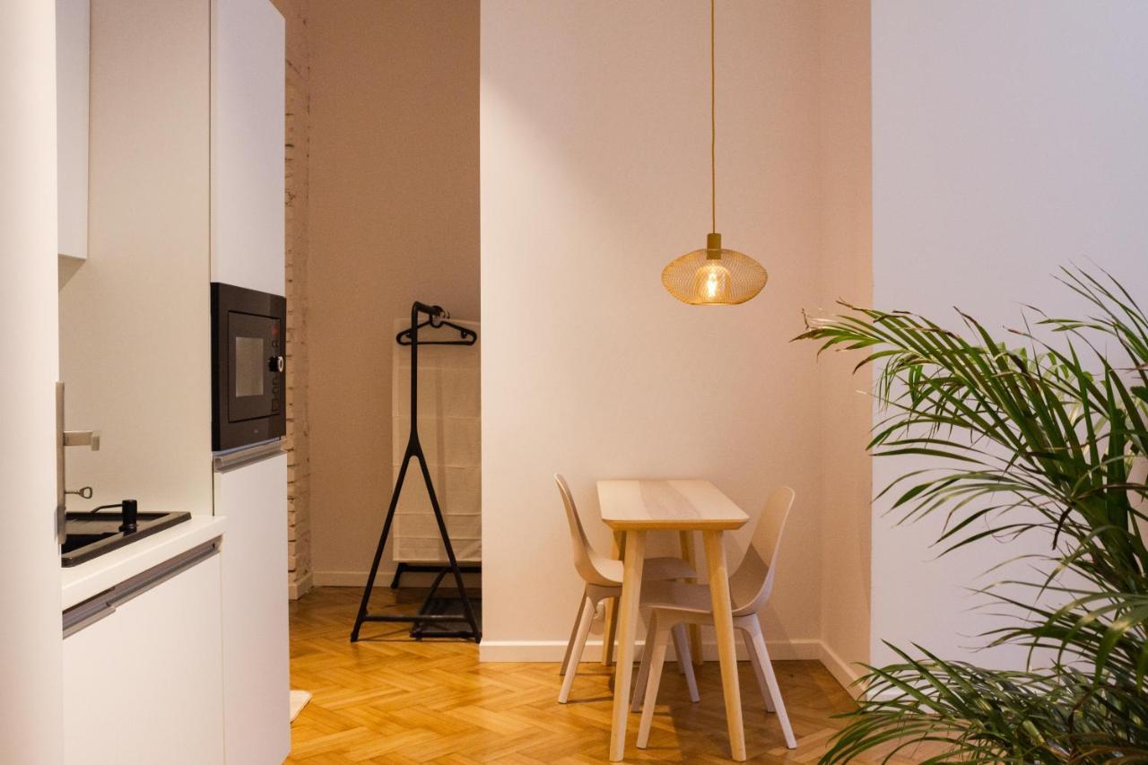 Sympatyczne Studio Z Palma Areka / A Nice Studio With Areka Palm Tree ウッチ エクステリア 写真