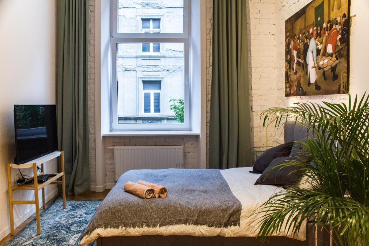 Sympatyczne Studio Z Palma Areka / A Nice Studio With Areka Palm Tree ウッチ エクステリア 写真