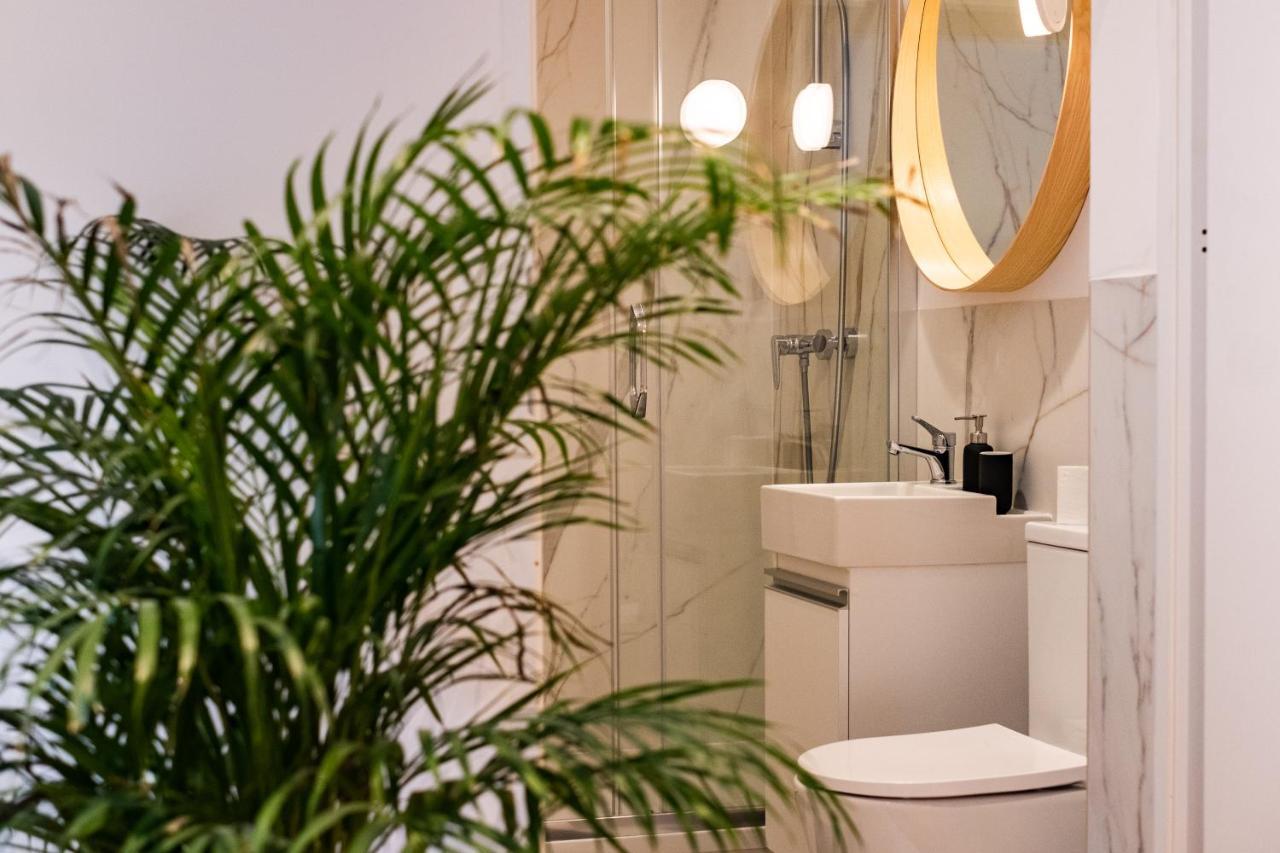 Sympatyczne Studio Z Palma Areka / A Nice Studio With Areka Palm Tree ウッチ エクステリア 写真